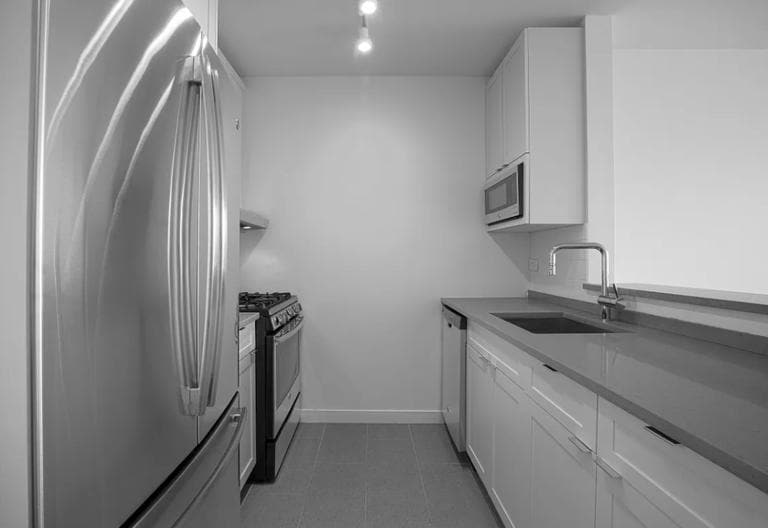 Building Photo - 420 W 42nd St