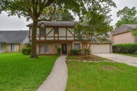 Building Photo - LARGE RECENTLY REMODELED 4 BEDROOM 2.5 BAT...