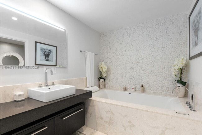 Building Photo - 17121 Collins Ave