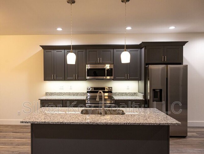 Building Photo - 1985 Highway 411