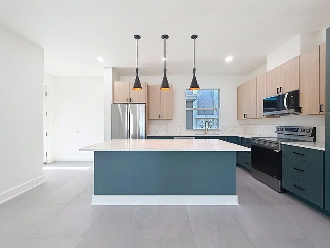 Building Photo - 334 14th St N