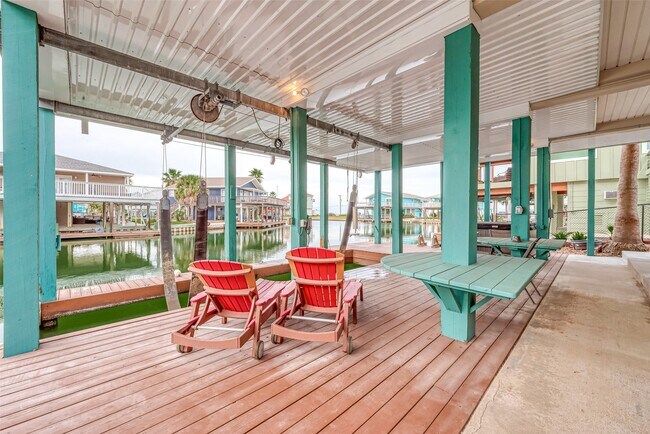 Building Photo - 16520 Barbados Way