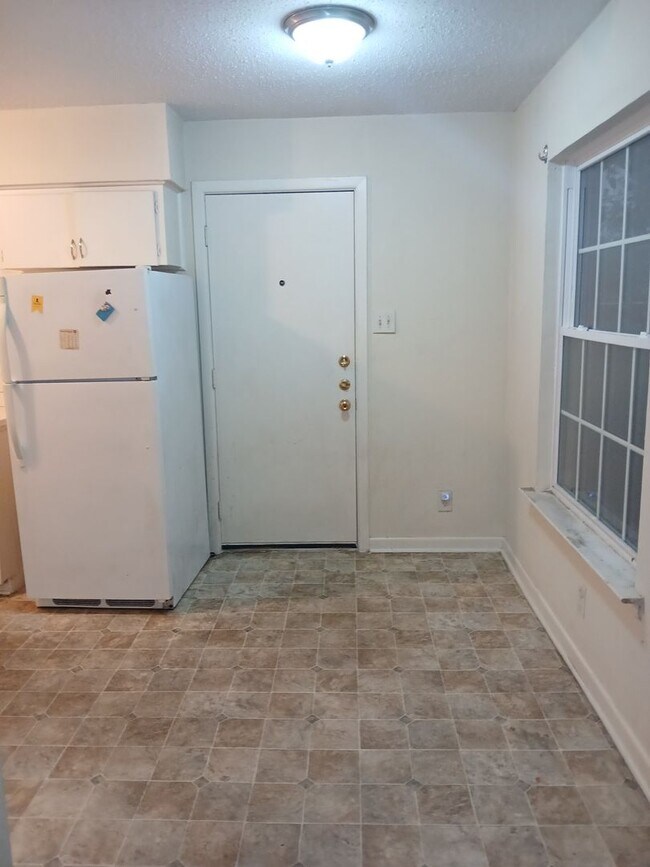 Building Photo - Avon 3015-3017