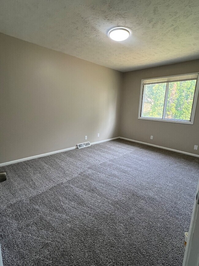 Building Photo - 11224 Roxbury Dr