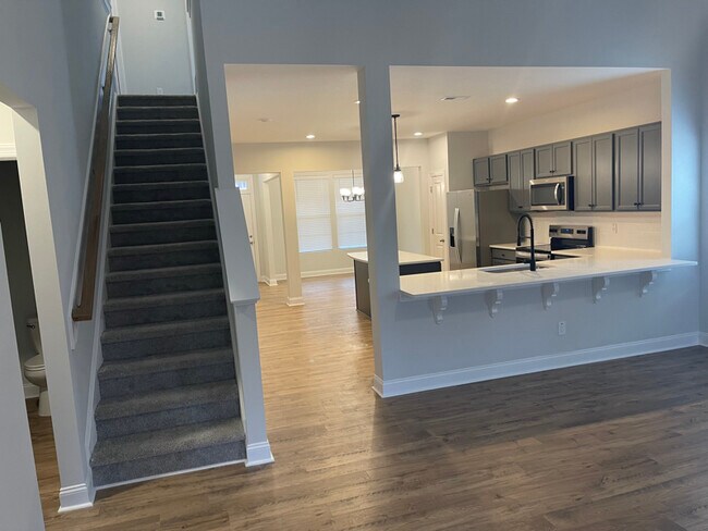 Building Photo - 704 Southerland Peak Dr