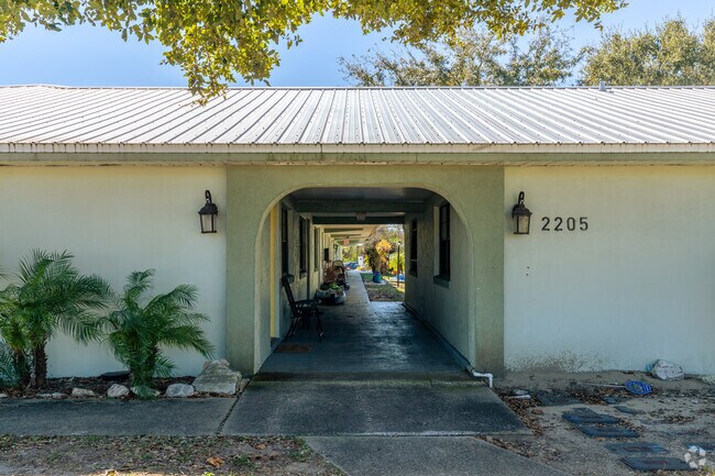 Building Photo - Royal Spanish Villas