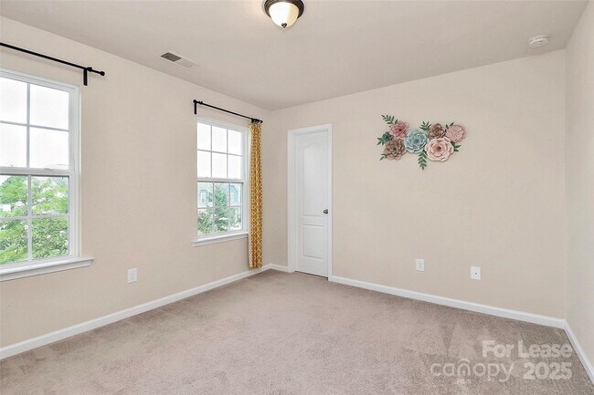 Building Photo - 16027 Harbor Hill Dr