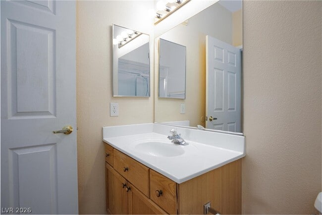 Building Photo - 10525 Pine Glen Ave