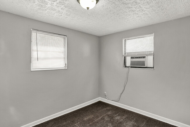Building Photo - 5634 Astor Pl