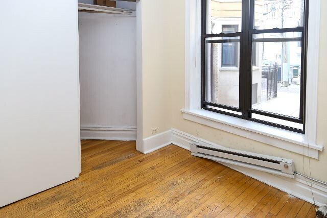 Building Photo - 438 W Belden Ave