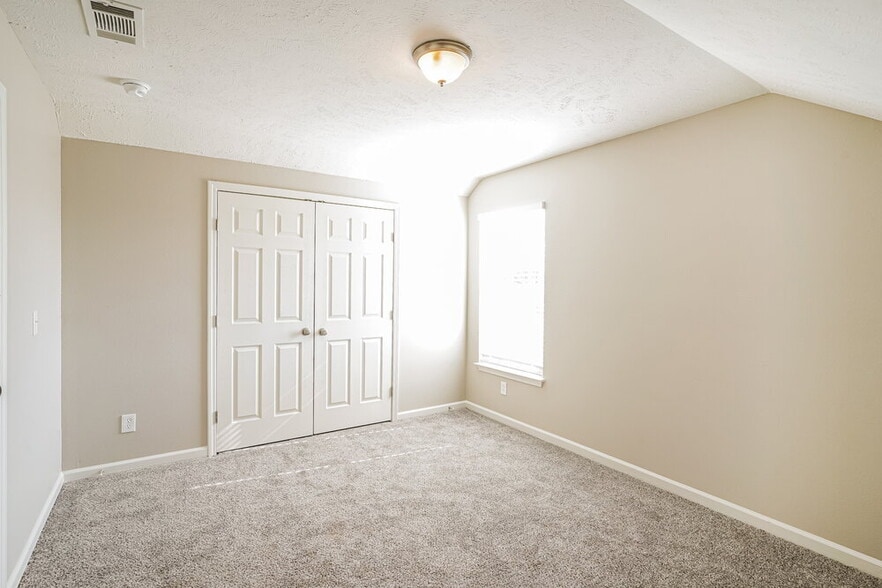 Building Photo - 1057 Tom Hailey Blvd