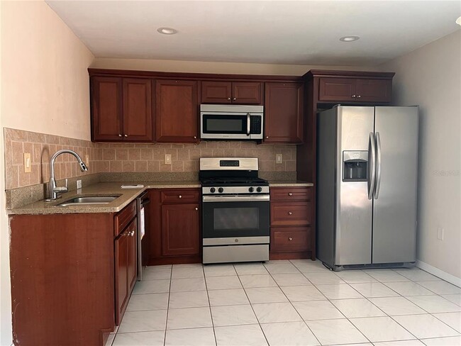 Building Photo - 3900 Oak Pointe Blvd