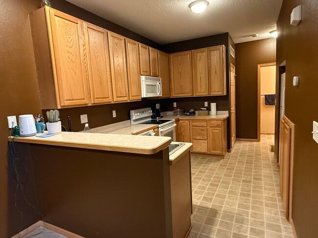 Building Photo - 2 Bed Plus LOFT - Great Location