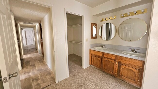 Building Photo - Beautifully Updated 3 Bedroom, 2 Bathroom Home in a Quiet Cul-de-Sac!