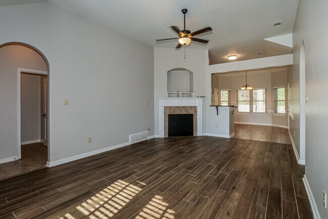 Building Photo - 235 Garden Springs Dr