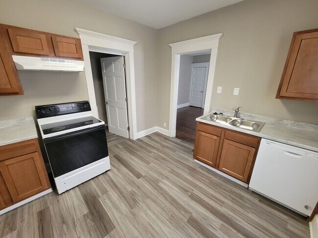 Building Photo - Moore 307 - I2I