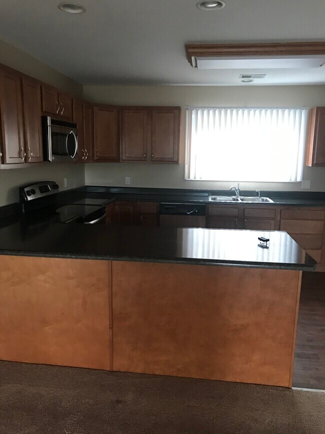 Building Photo - 202 Suncrest Ter