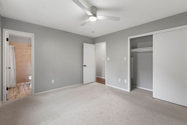 Building Photo - Students Welcome! Spacious 5 Bedroom Home in West Fort Collins