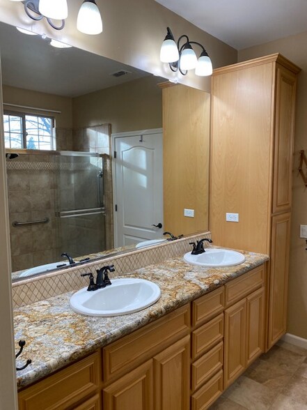 Building Photo - 1000 Orleans Ct