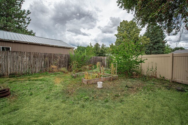 Building Photo - Spacious 3-Bed Home in Hayden Lake with La...