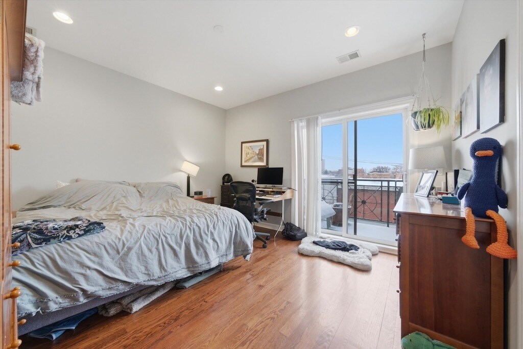 Building Photo - 2114 W Rice St