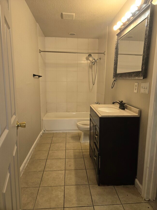 Building Photo - 9570 Bowen dr