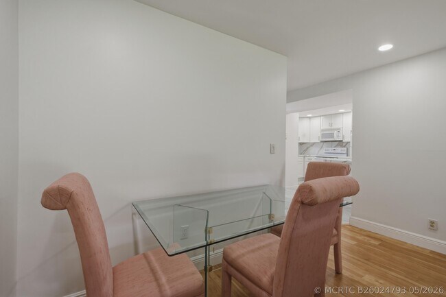 Building Photo - 371 S Hollybrook Dr