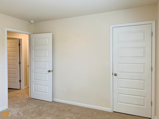 Building Photo - 49 Lauritsen Way