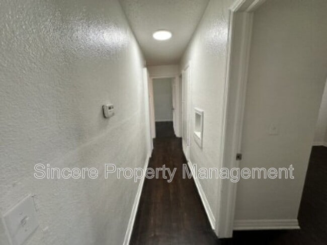 Building Photo - 2300 Granada Blvd