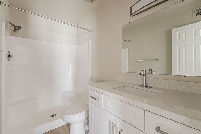Building Photo - Fully Remodeled! 2 bed 2 bath Town-home in...