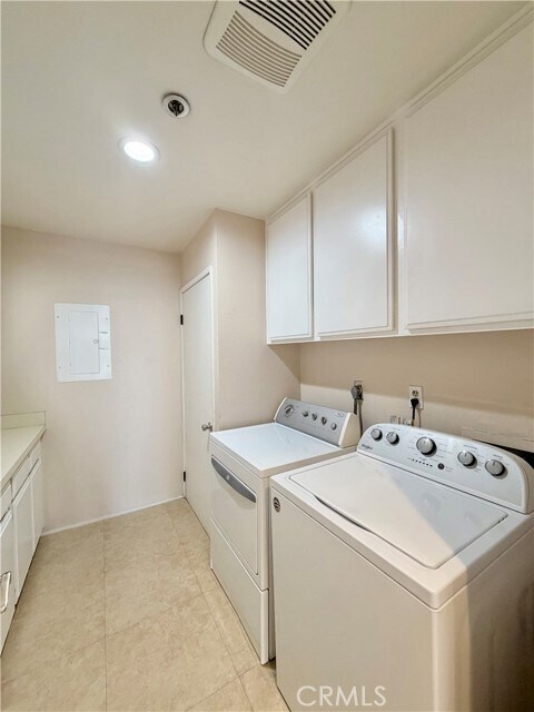 Building Photo - 600 W 9th St