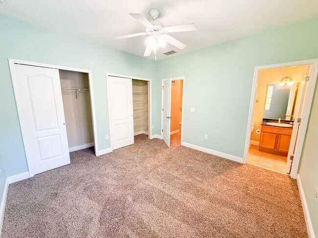 Building Photo - Chase Hollow #46