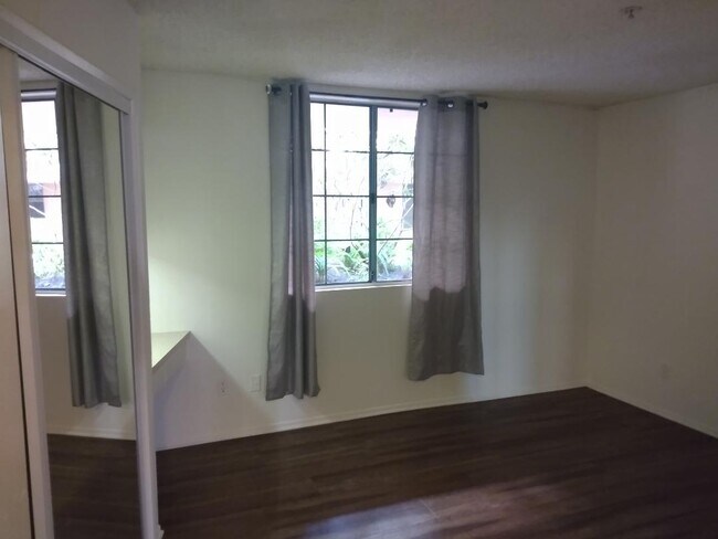 second bdrm that shares bthrm - 640 Veteran Ave