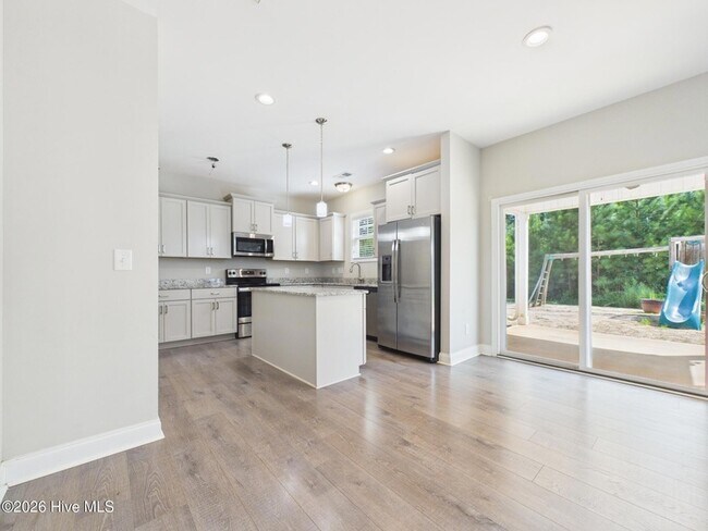 Building Photo - 478 Atwood Dr