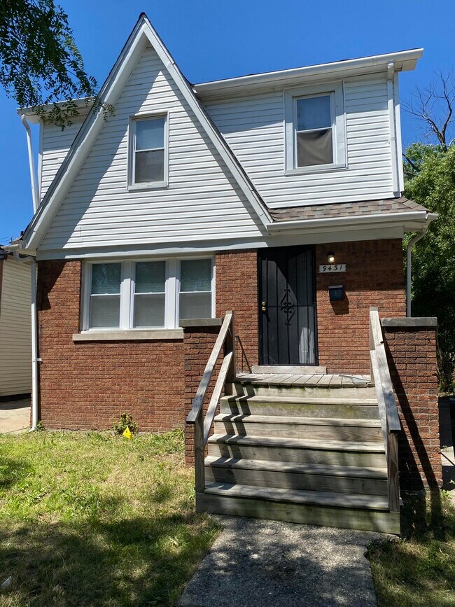 Primary Photo - 9431 Roselawn St