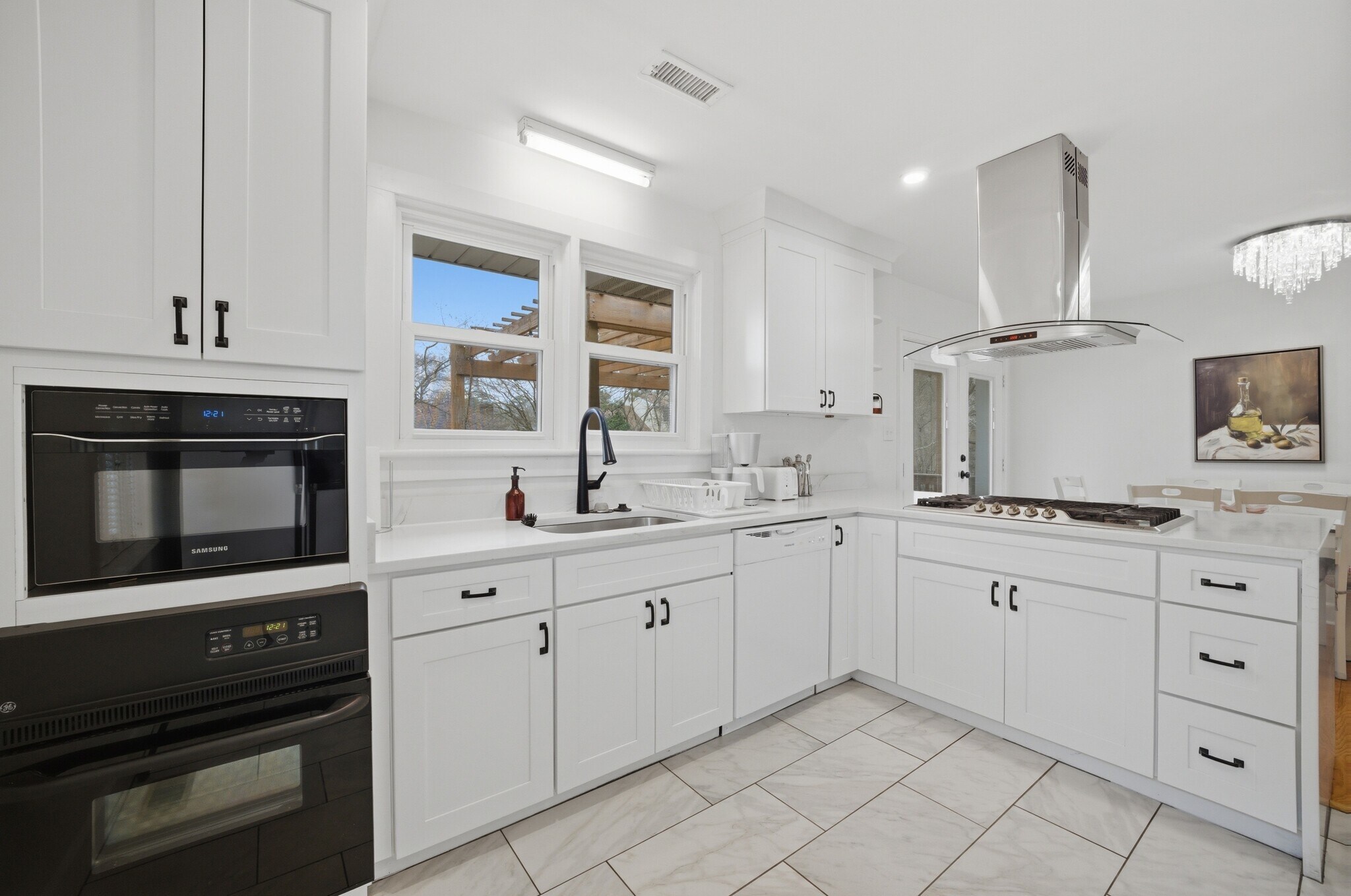 Building Photo - 335 E McGinnis Cir