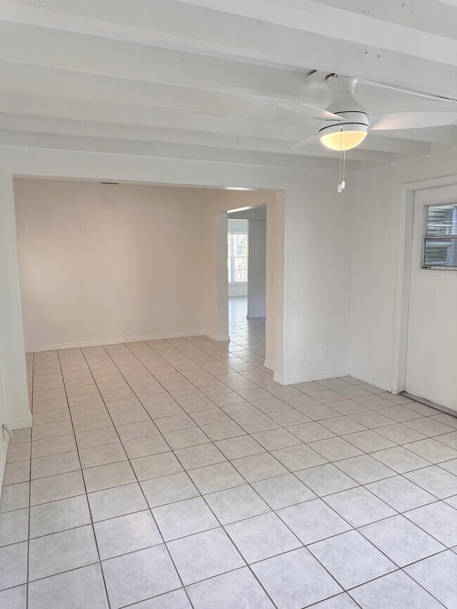 Building Photo - 100 NW 52nd St