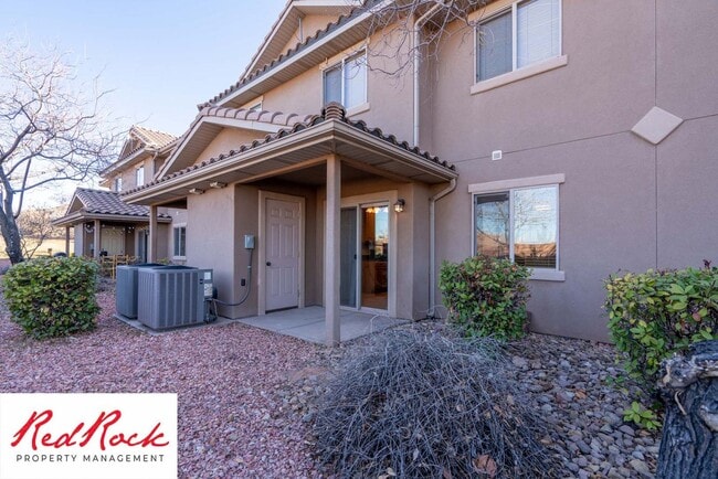 Building Photo - Beautiful 3 bedroom, 2.5 bathroom Townhome...