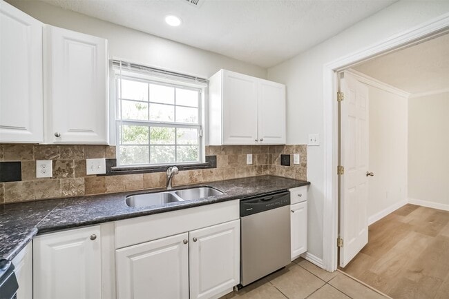 Building Photo - 1510 Tarley St
