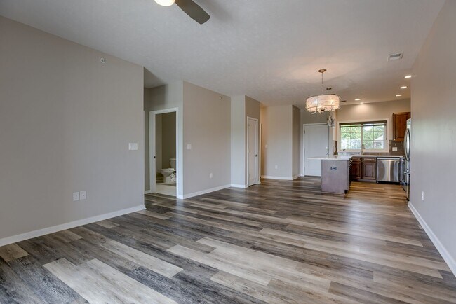 Building Photo - Must See Condo!!