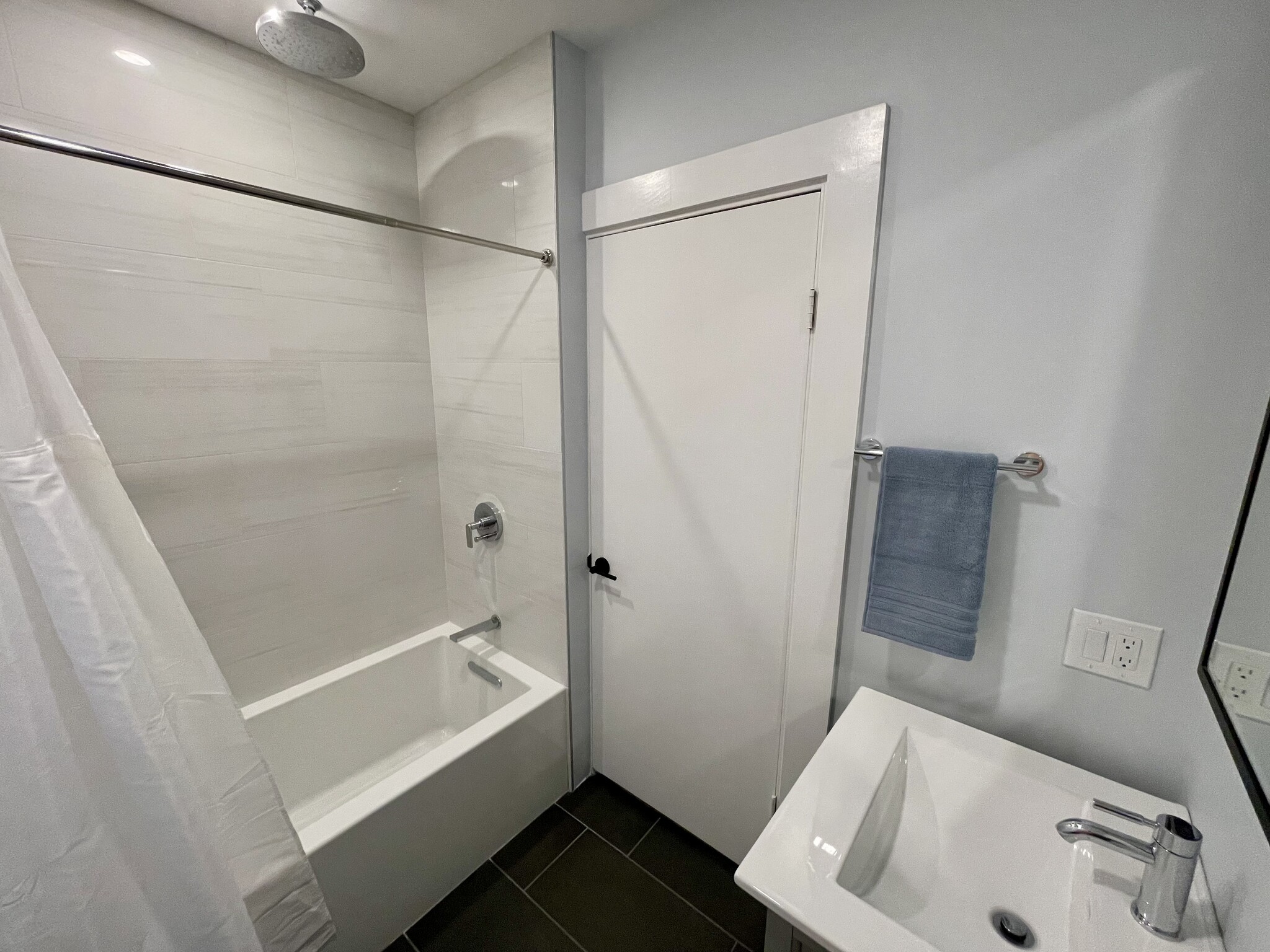 2nd floor bath - 99 Hudson St