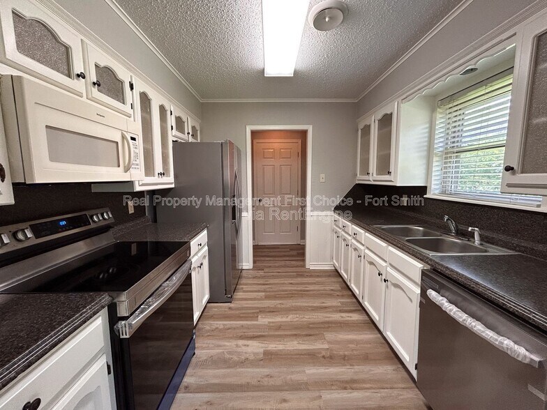 Building Photo - 1406 Strozier Ct