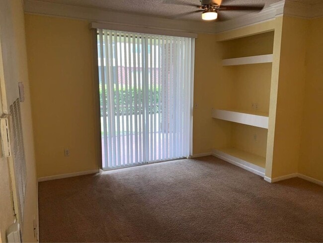 Building Photo - 2 bedroom 2 bath Condo  with Balcony in La...