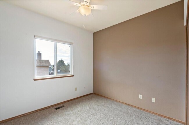 Building Photo - 3753 Pony Tracks Dr