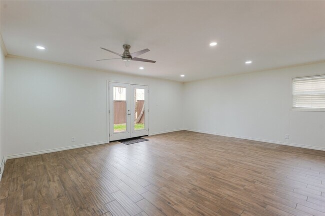 Building Photo - 11839 High Meadow Dr