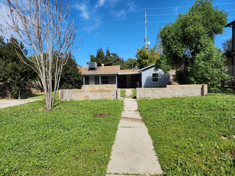 Building Photo - 9682 Sunland Blvd