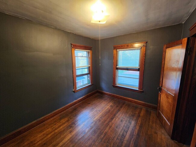 Building Photo - 15714 Holmes Ave