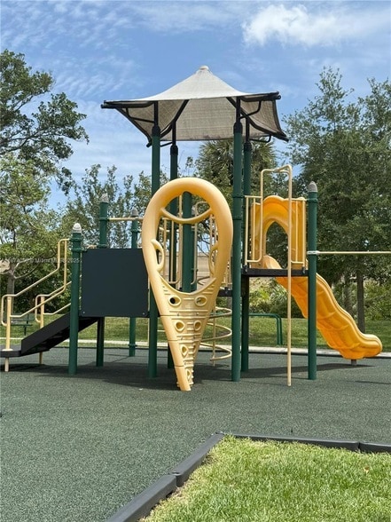 Building Photo - 4859 NW 55th Pl