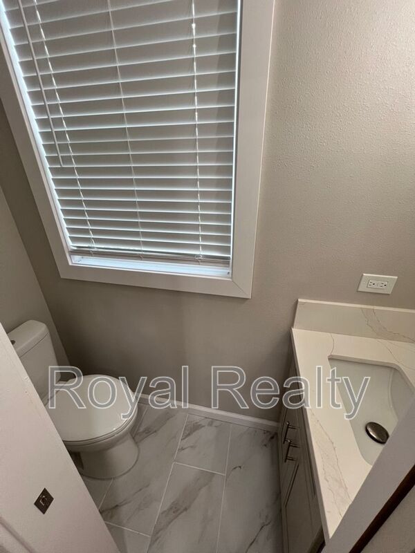 Building Photo - 1450 Ke’eaumoku St