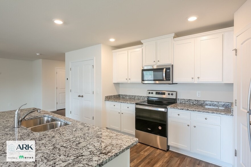 Building Photo - 2169 Southlea Dr
